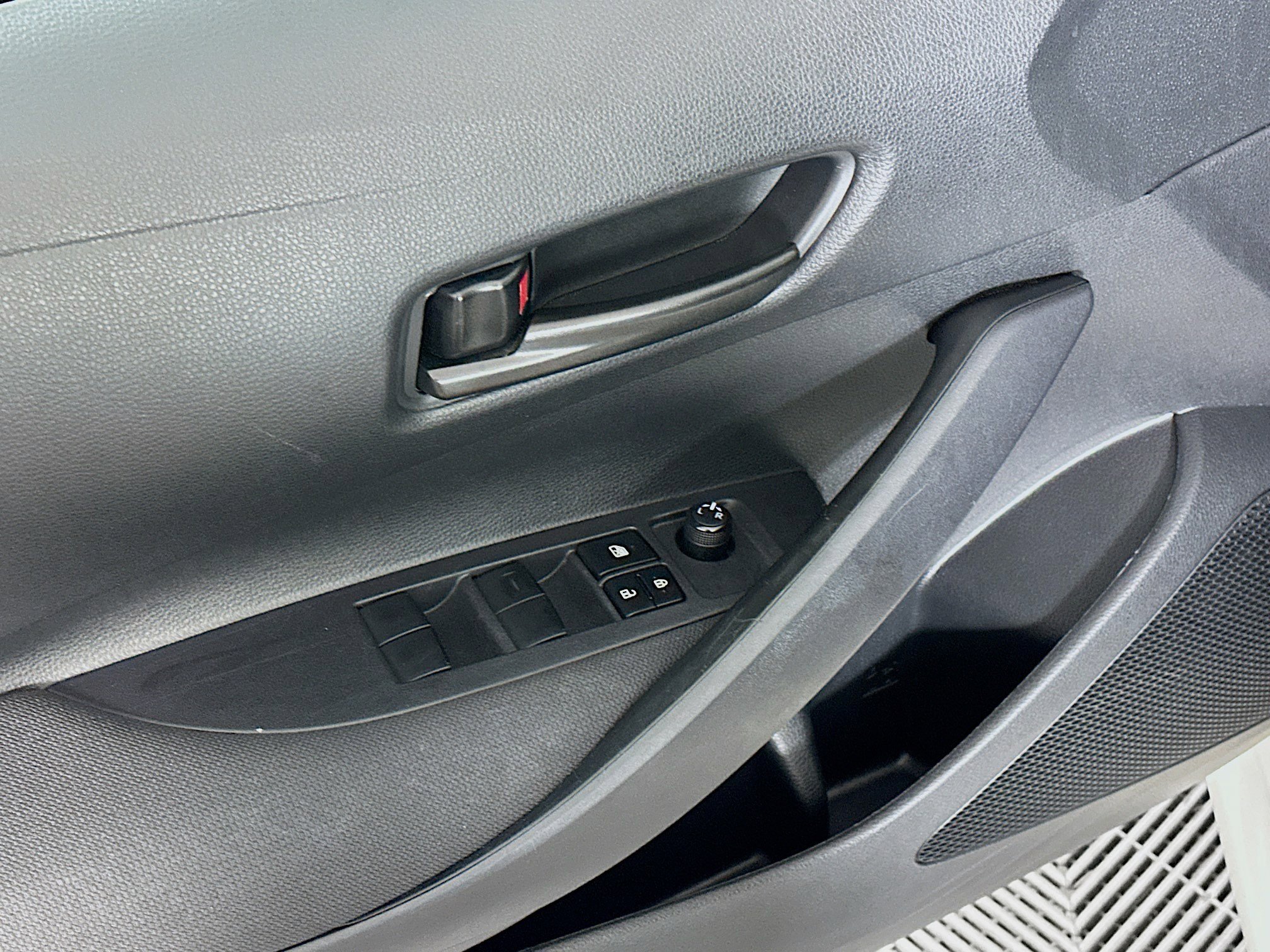 Used 2024 Toyota Corolla LE FWD image 15