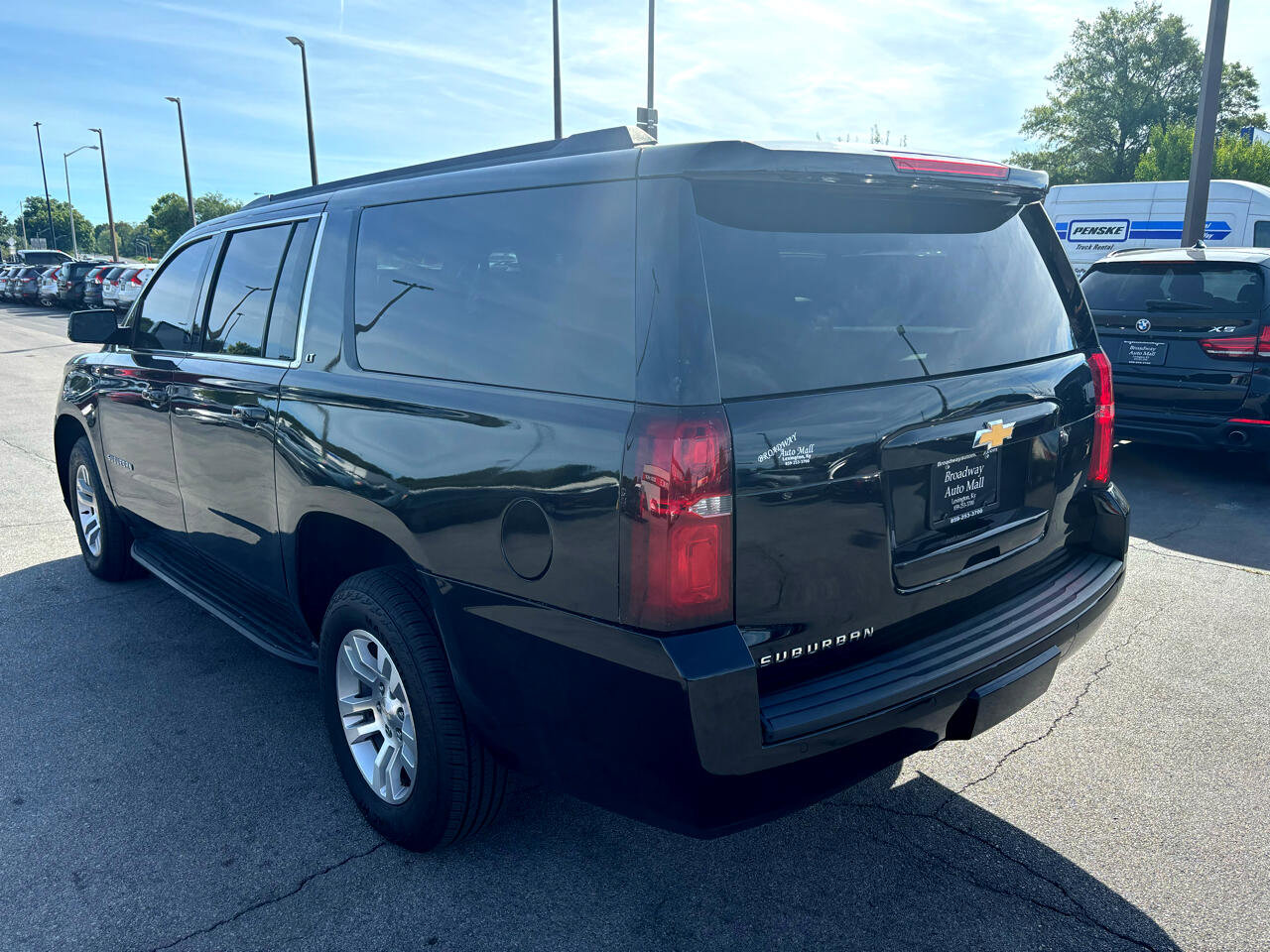 Used 2019 Chevrolet Suburban LT image 5