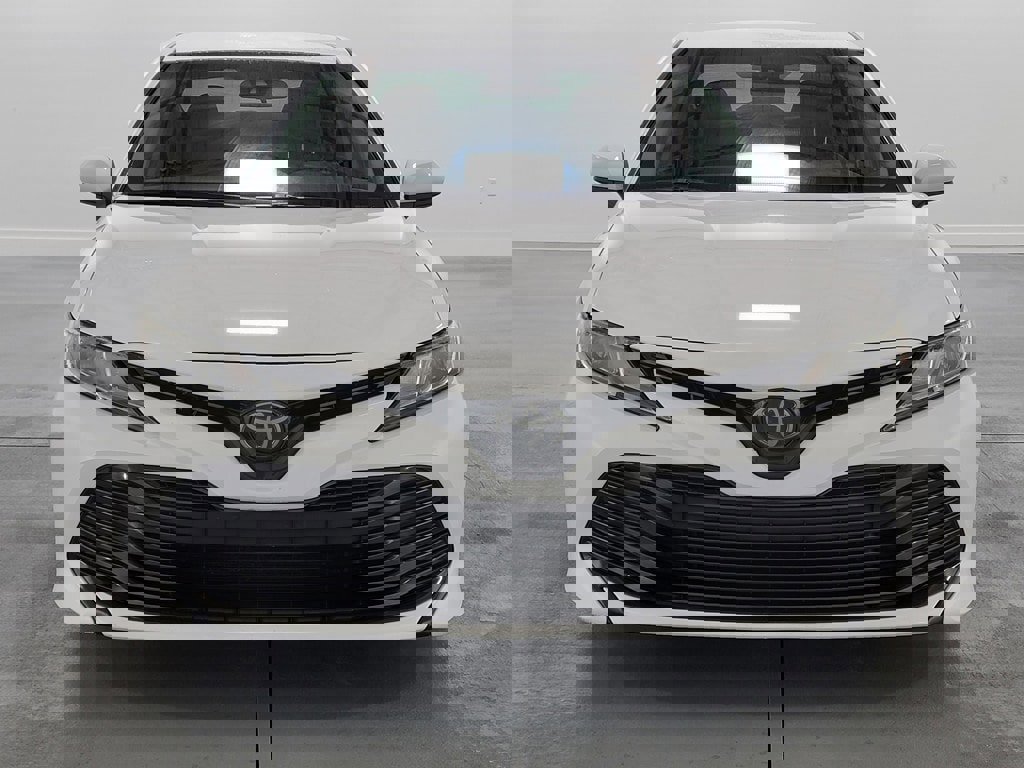 Used 2018 Toyota Camry L image 3