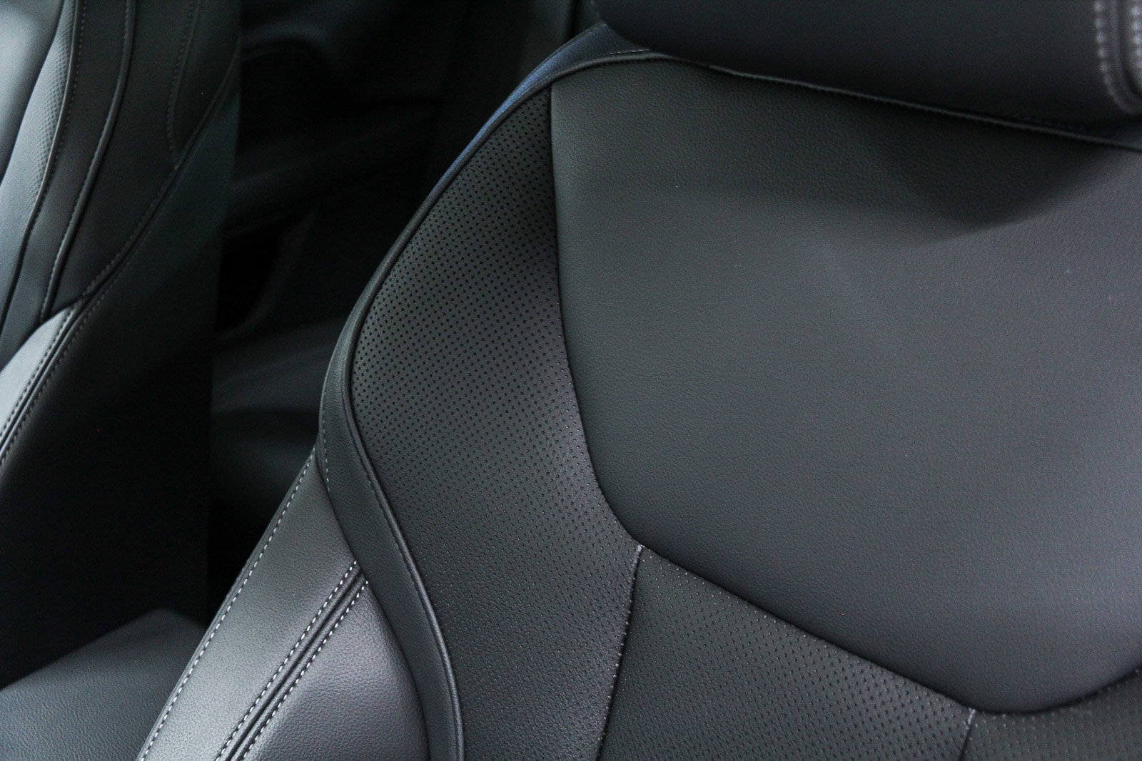 Used 2025 BMW 430i Coupe w/ Convenience Package image 25