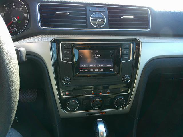 Used 2016 Volkswagen Passat 1.8T S image 9