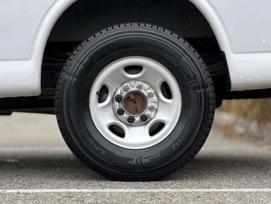 Used 2018 Chevrolet Express 2500 image 34