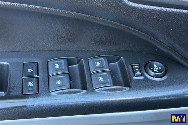 Used 2018 Chevrolet Colorado LT w/ Safety Package RWD image 12