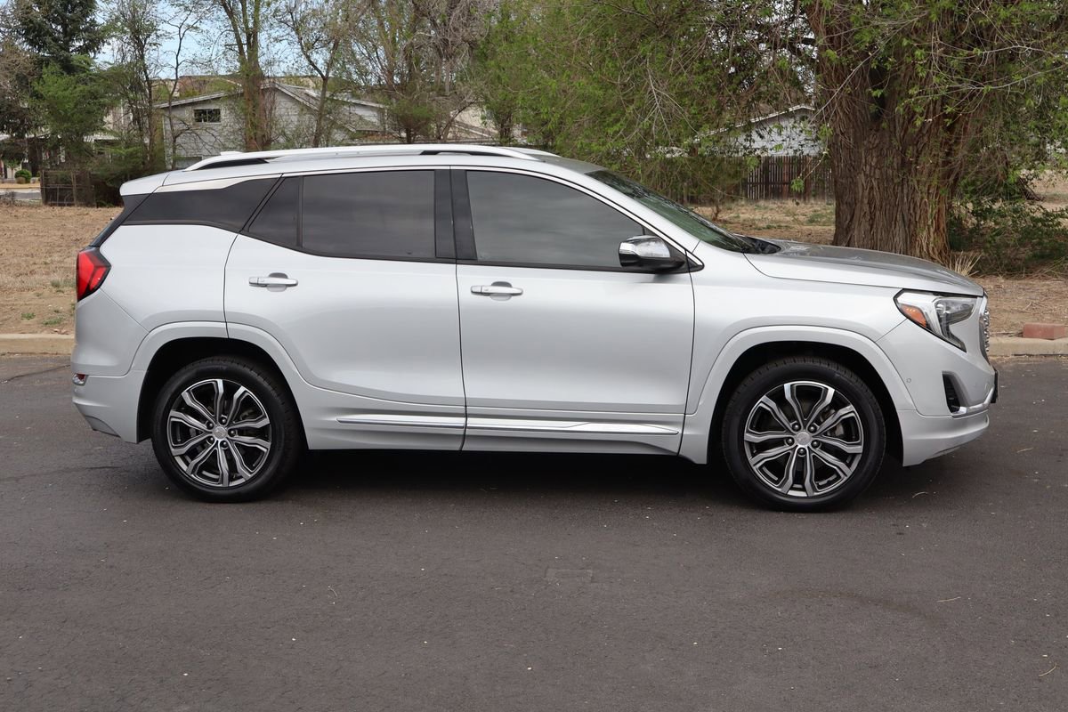 Used 2020 GMC Terrain Denali w/ Denali Premium Package AWD/4WD image 3