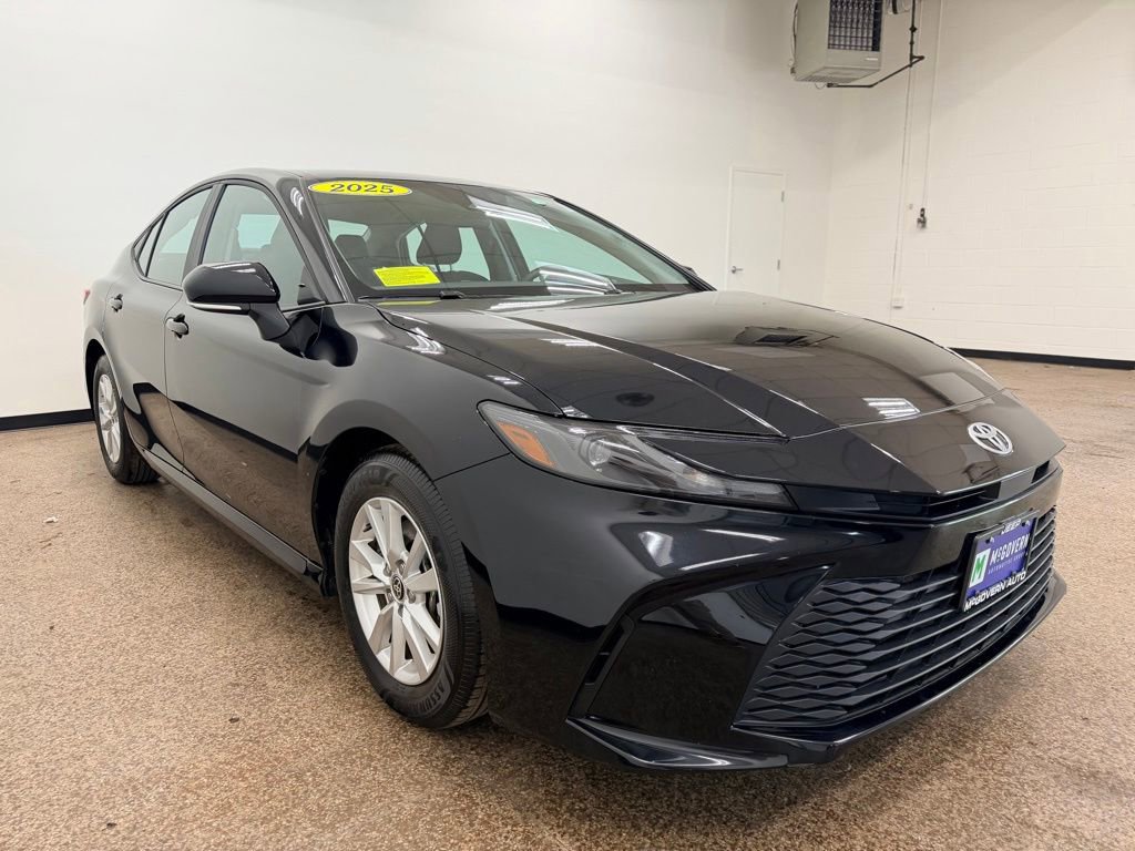 Used 2025 Toyota Camry LE FWD image 8