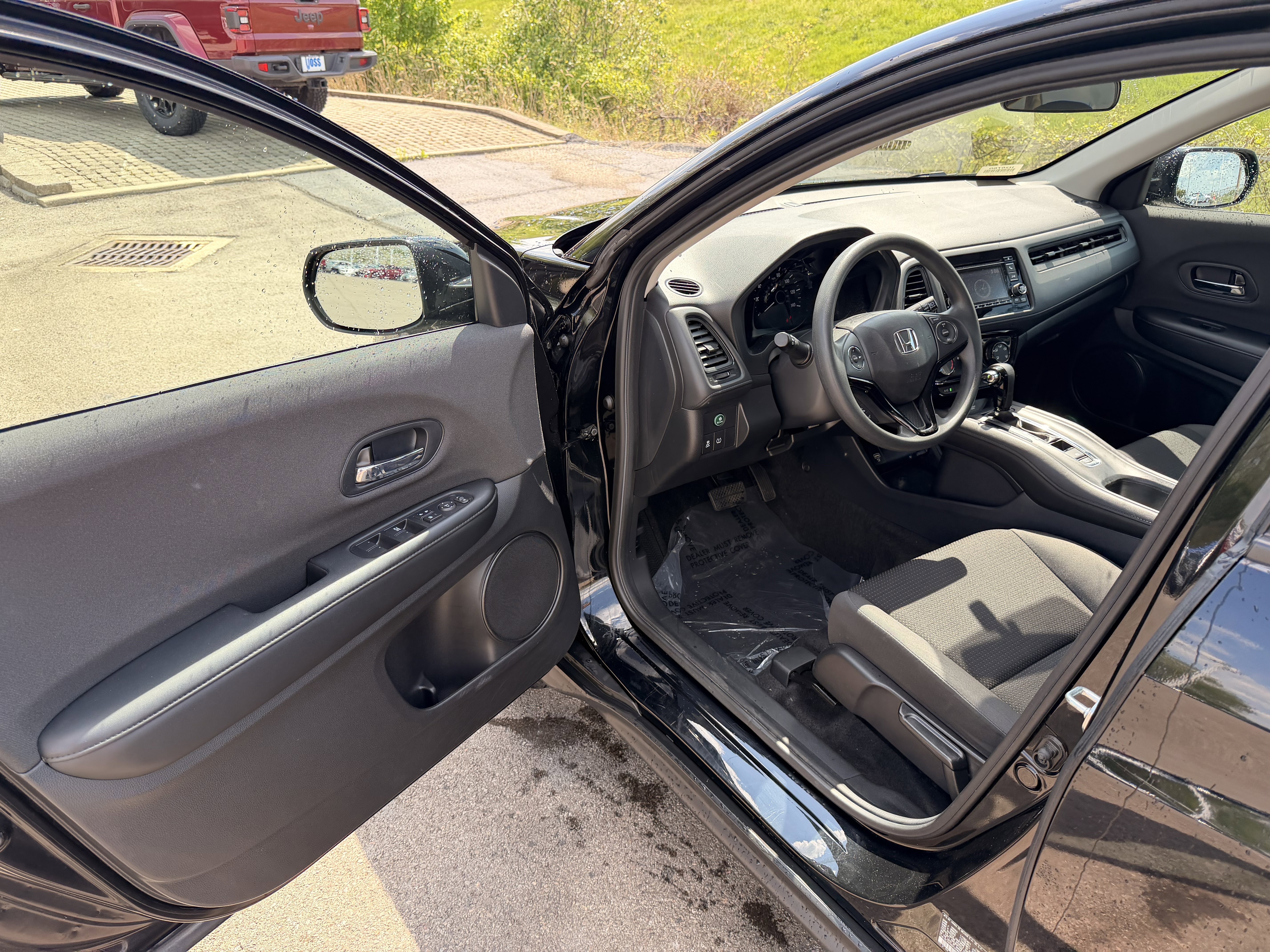 Used 2021 Honda HR-V LX image 10