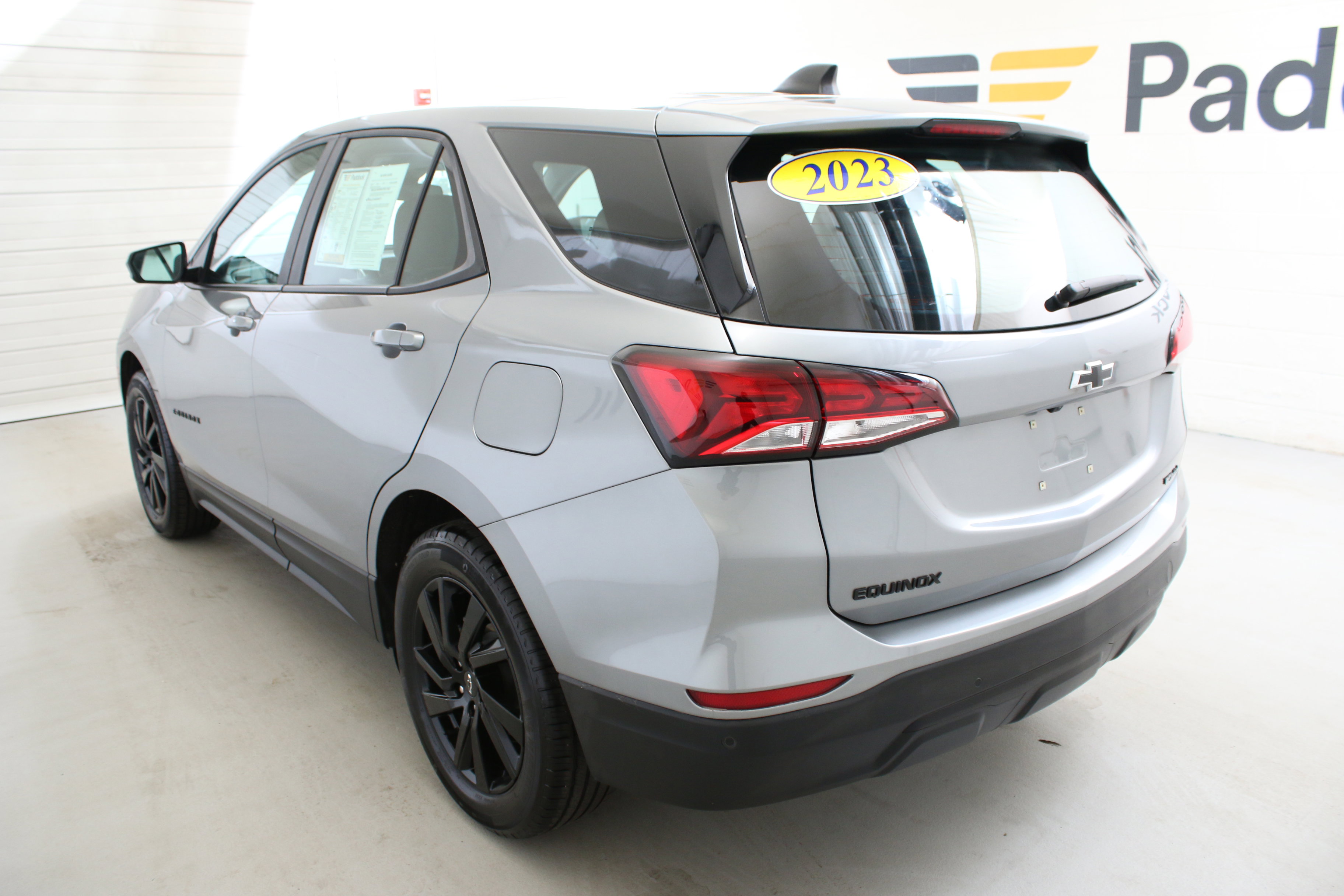 Used 2023 Chevrolet Equinox LS w/ Midnight Edition image 7