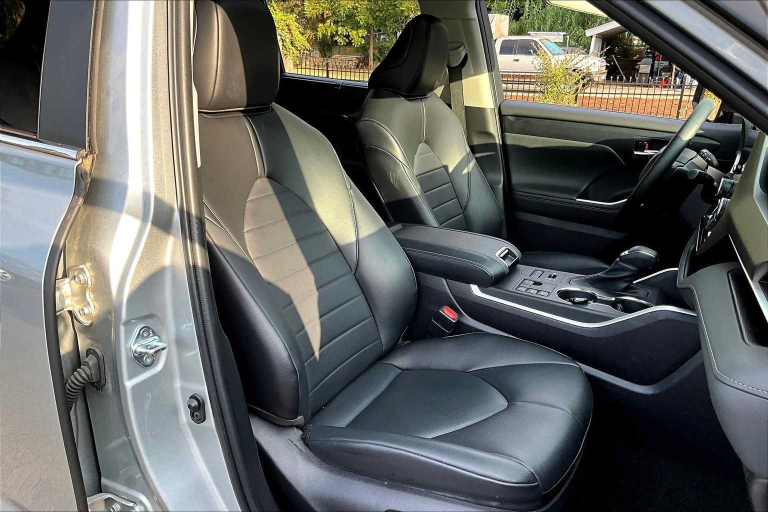 Used 2023 Toyota Highlander XLE AWD/4WD image 9