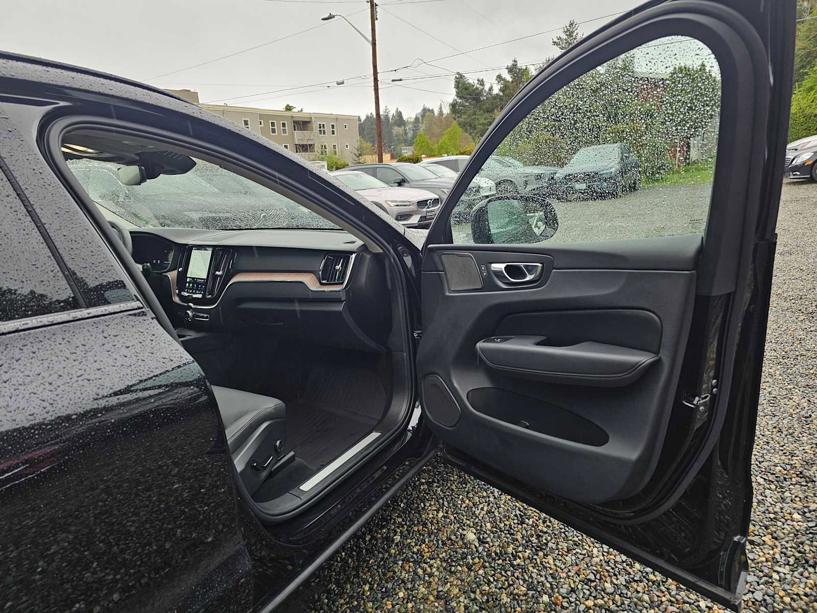 Certified 2024 Volvo XC60 B5 Plus w/ Protection Package Premier AWD/4WD image 10