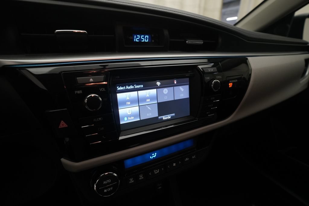 Used 2016 Toyota Corolla LE FWD image 6