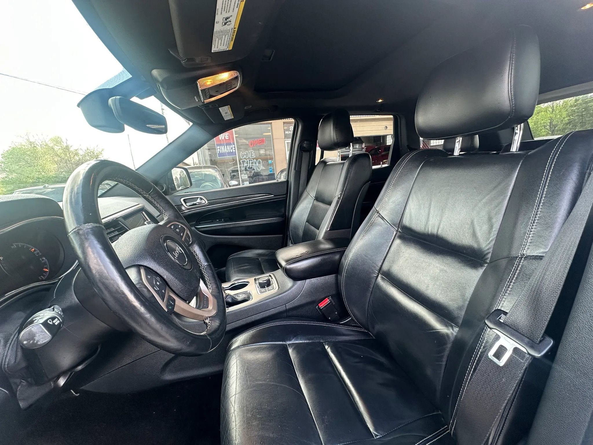Used 2017 Jeep Grand Cherokee Limited image 14