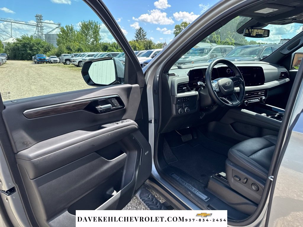 Used 2025 Chevrolet Tahoe Z71 w/ Comfort Package AWD/4WD image 16