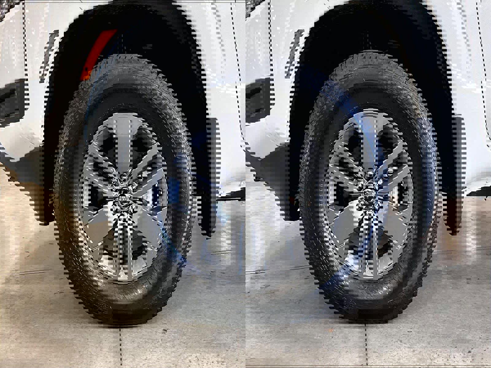 Used 2025 Nissan Frontier SV image 7