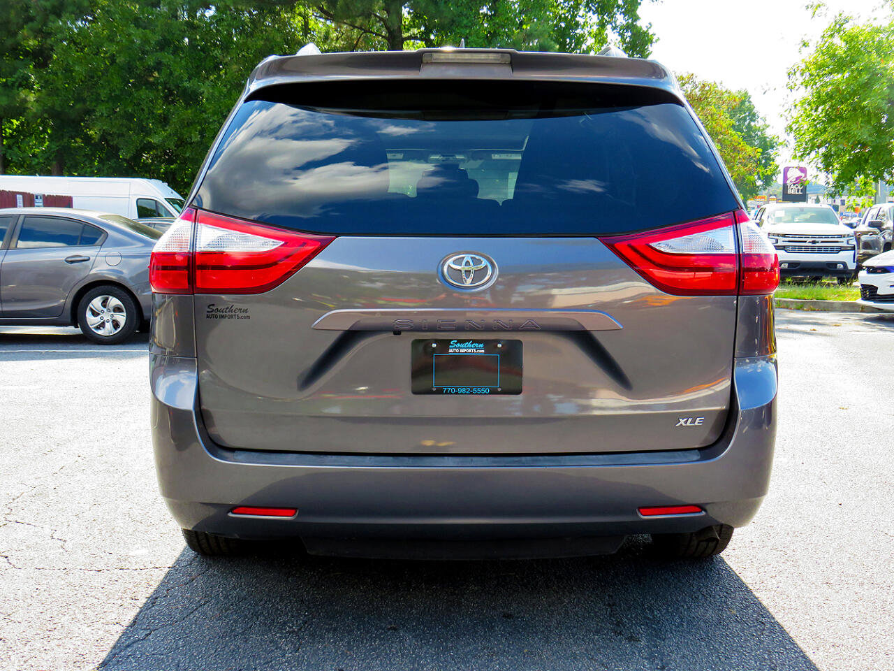 Used 2018 Toyota Sienna XLE image 8