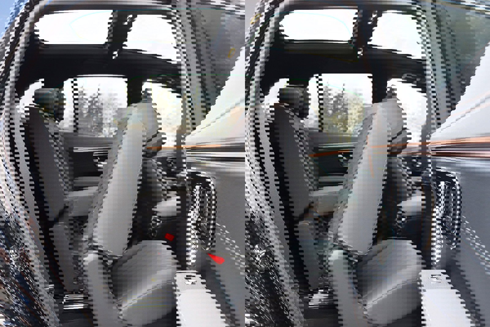 Used 2025 Mercedes-Benz EQS 450+ 4MATIC SUV w/ Winter Package image 18