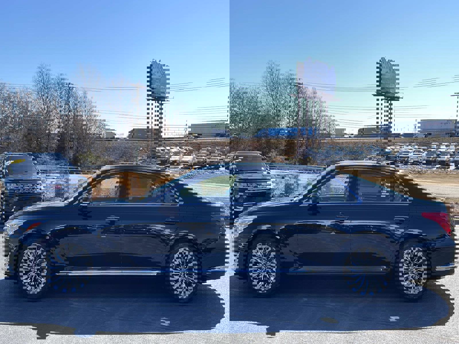 Used 2017 Genesis G90 3.3T Premium image 4