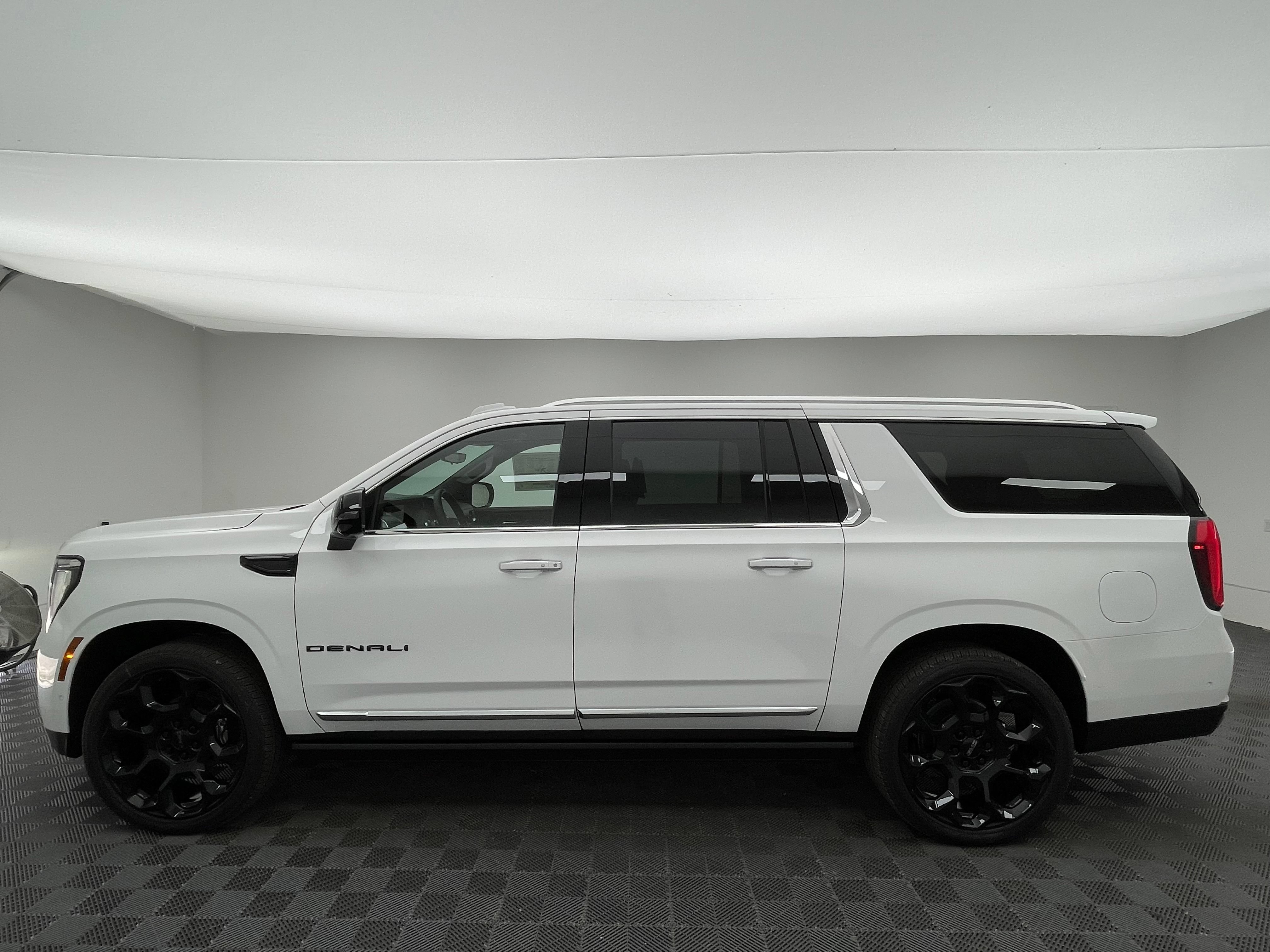 New 2026 GMC Yukon XL Denali w/ Denali Reserve Package AWD/4WD image 18