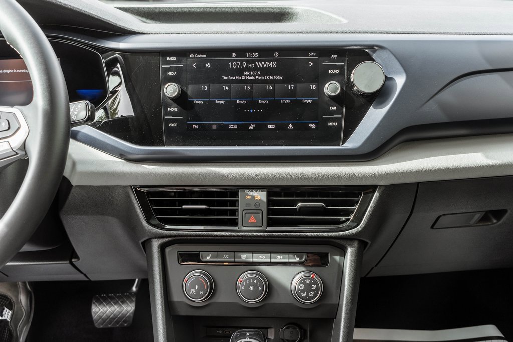 Used 2022 Volkswagen Taos SE image 16