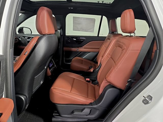 New 2026 Lincoln Aviator Reserve w/ Jet Appearance Package AWD/4WD image 10