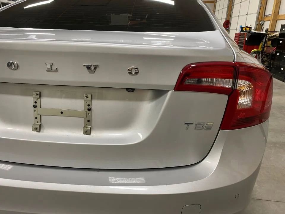 Used 2018 Volvo S60 T5 Inscription image 8