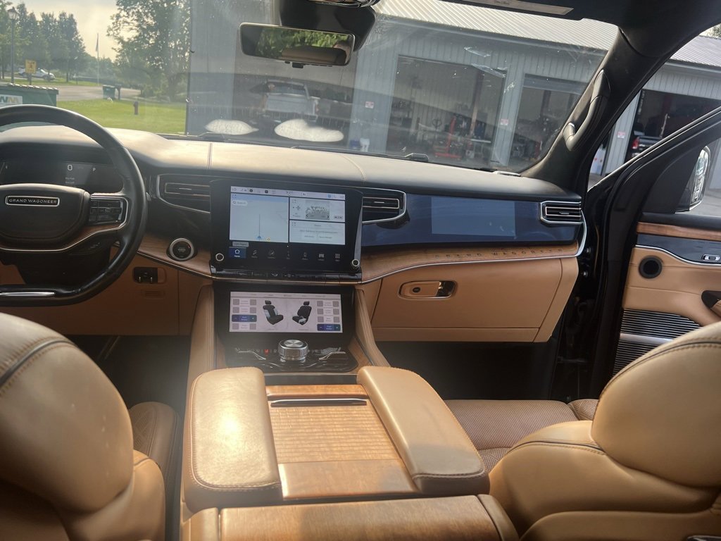 Used 2022 Jeep Grand Wagoneer Series III w/ Rear Seat Video Group 1 image 18