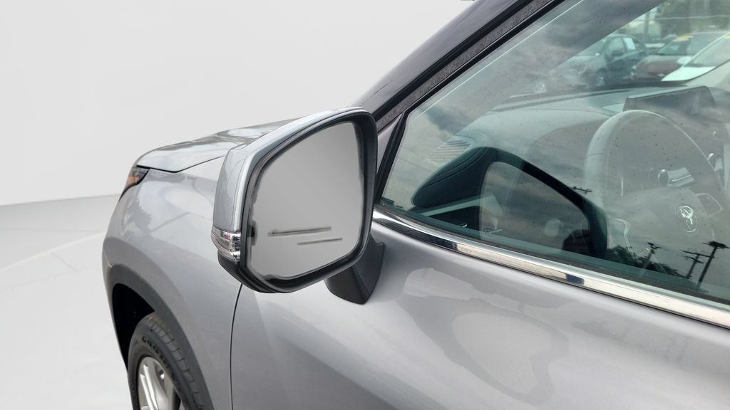 Used 2023 Toyota Highlander Platinum FWD image 26
