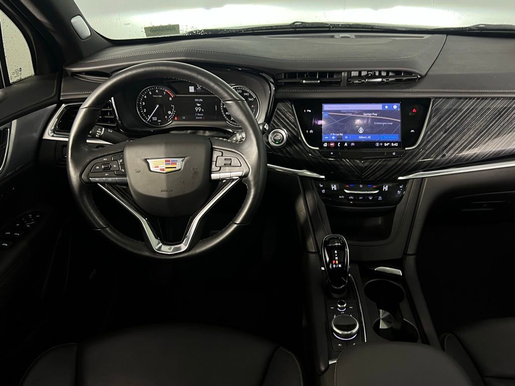Used 2025 Cadillac XT6 Premium Luxury image 12