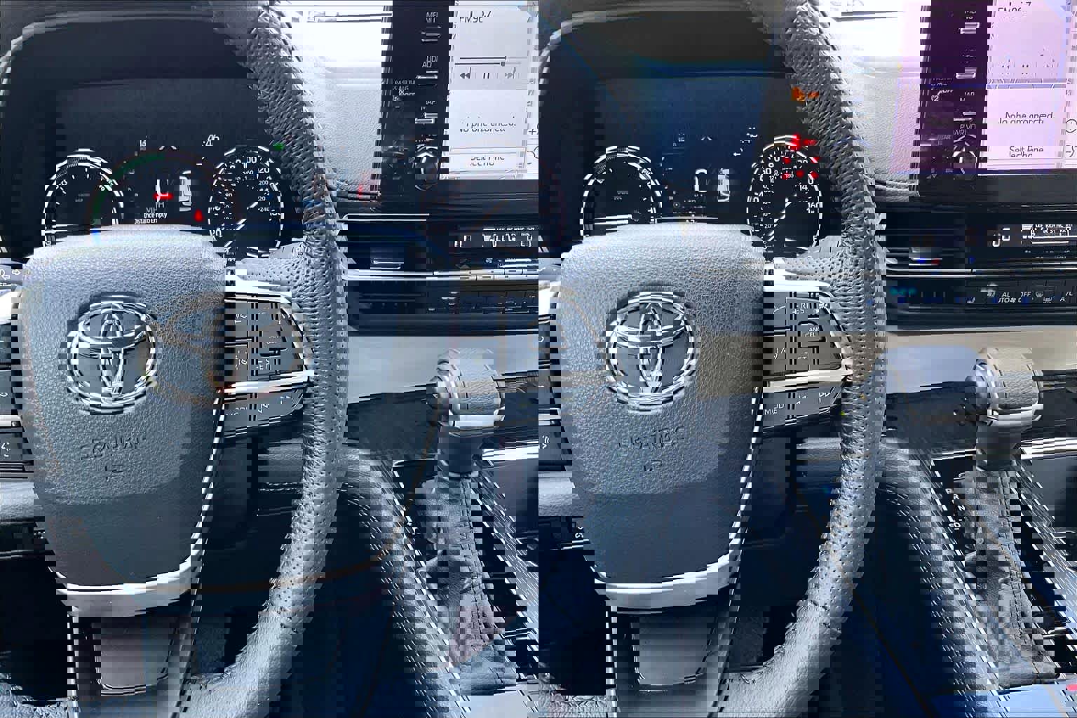 Certified 2024 Toyota Sienna Limited FWD image 25