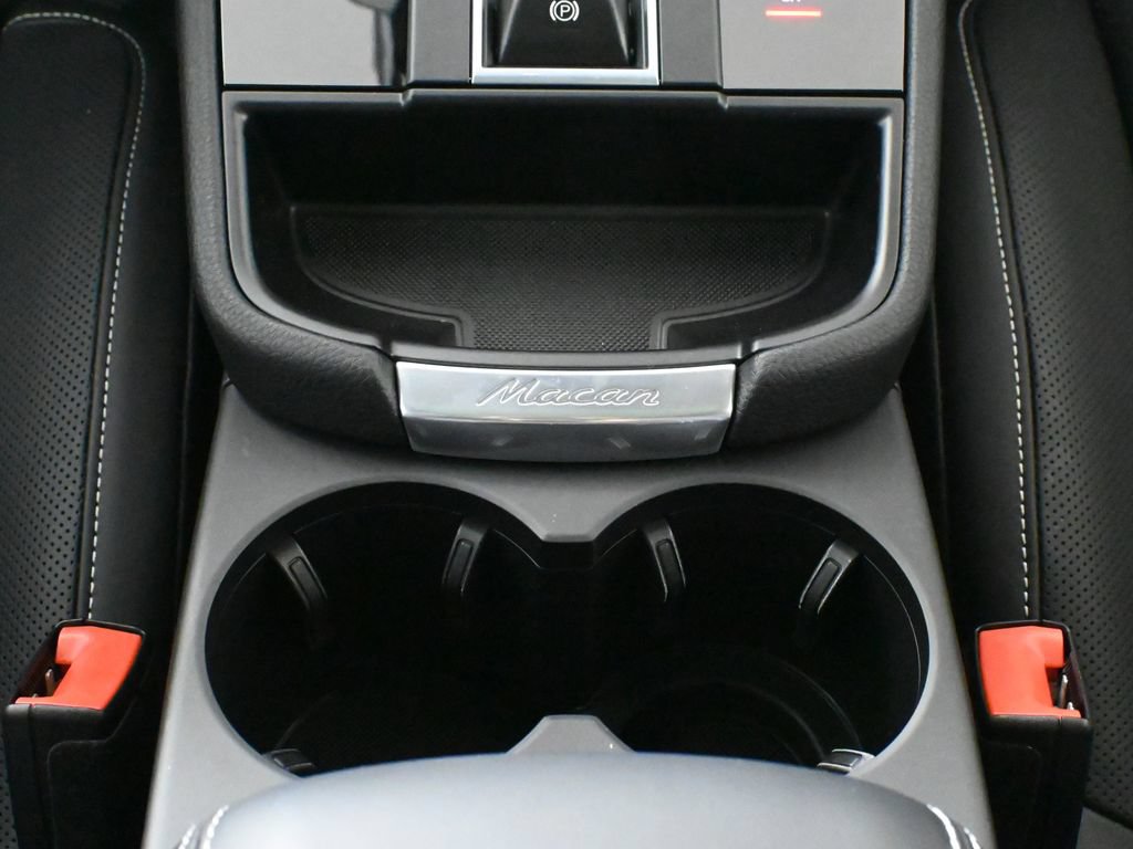 Used 2025 Porsche Macan Turbo AWD/4WD image 27
