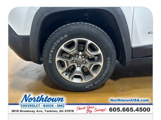 Used 2020 Jeep Cherokee Trailhawk w/ Cold Weather Group AWD/4WD image 12
