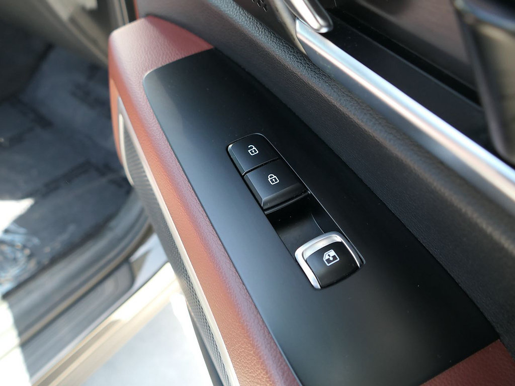 Used 2023 Kia Telluride EX w/ EX Captain's Chair Package AWD/4WD image 25