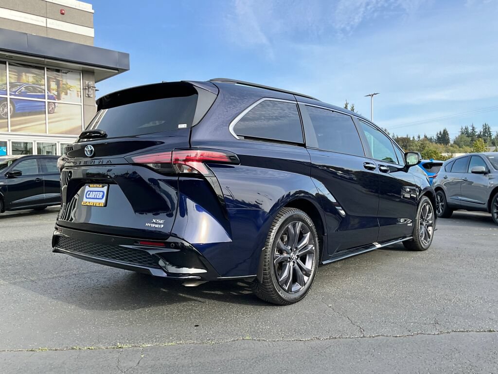 Used 2021 Toyota Sienna XSE FWD image 7