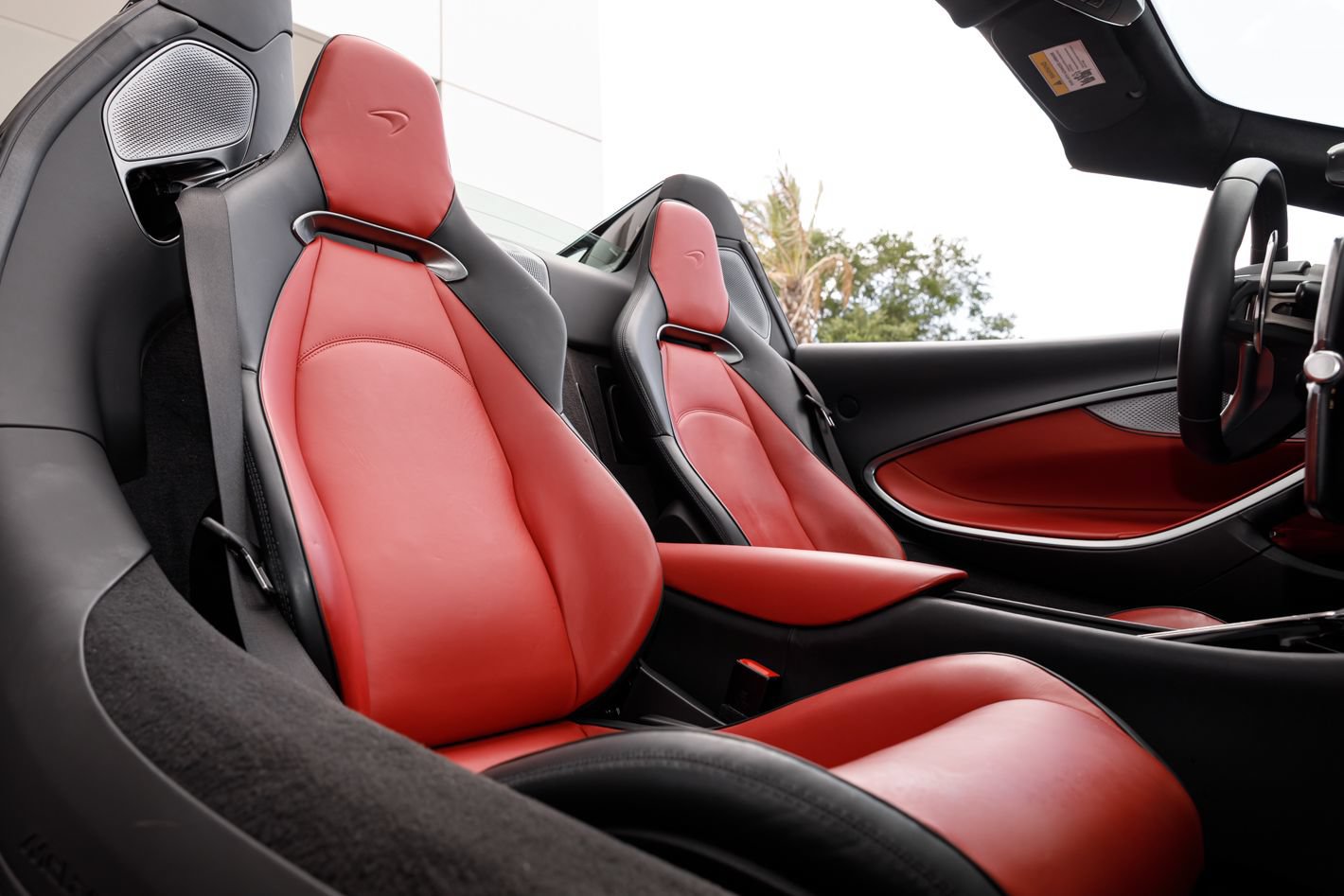 Used 2025 McLaren Artura Spider RWD image 62