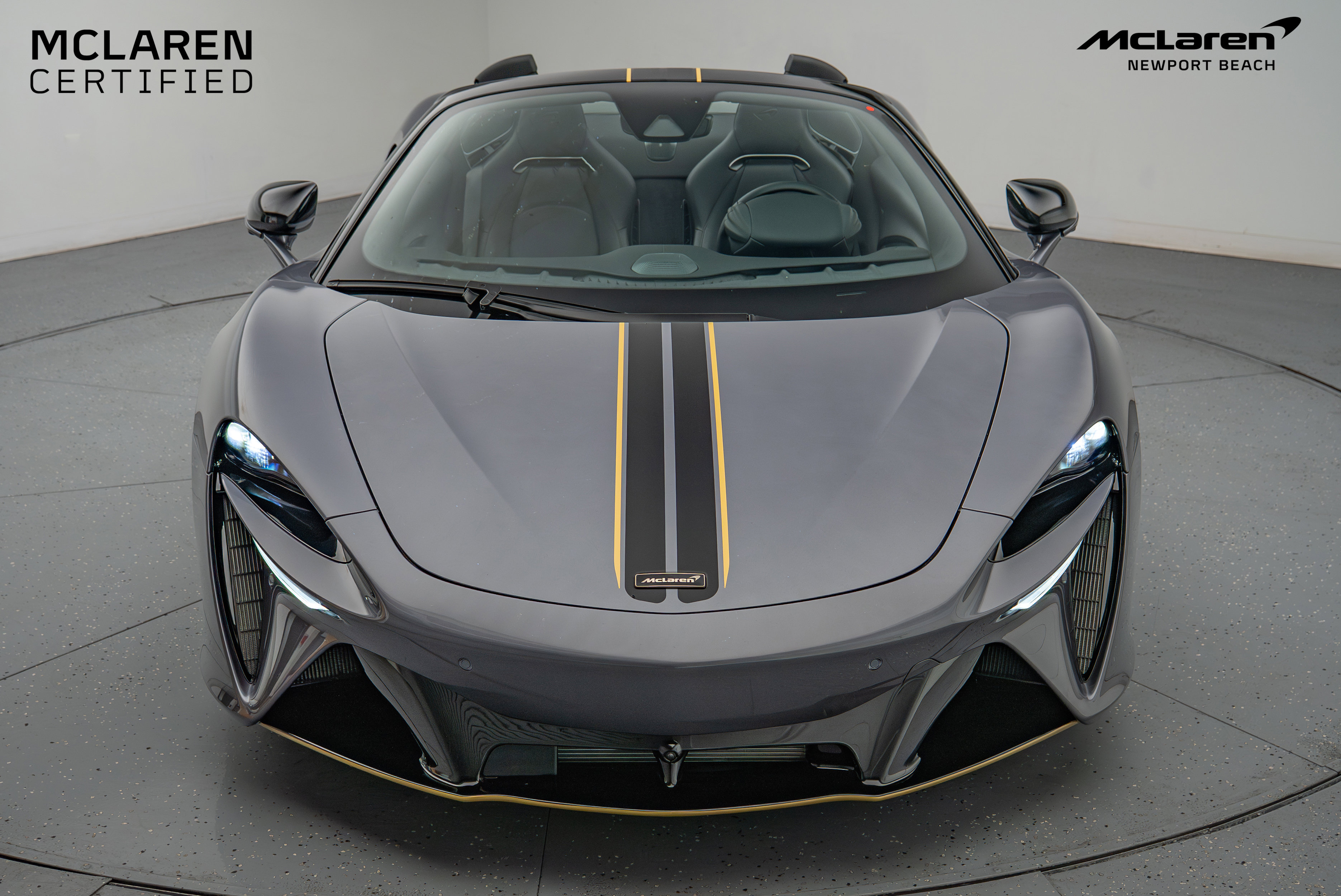 Used 2025 McLaren Artura Spider image 8