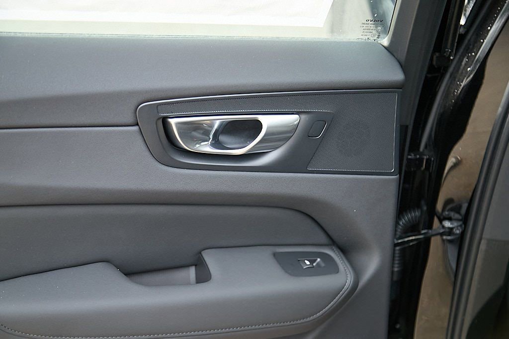 New 2026 Volvo XC60 B5 Plus w/ Protection Package Premier image 20