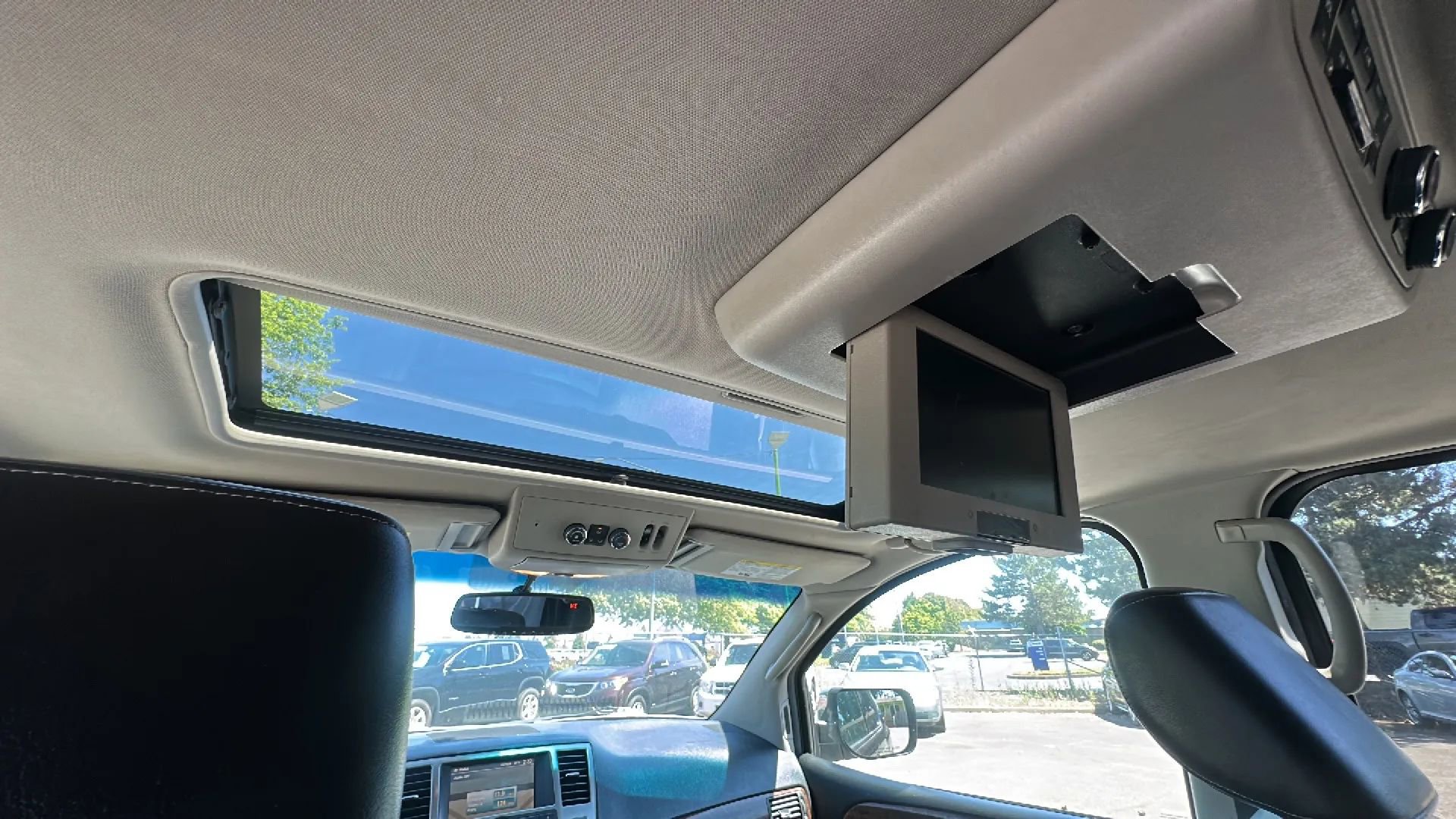 Used 2011 Nissan Armada SL w/ DVD FES Pkg image 13