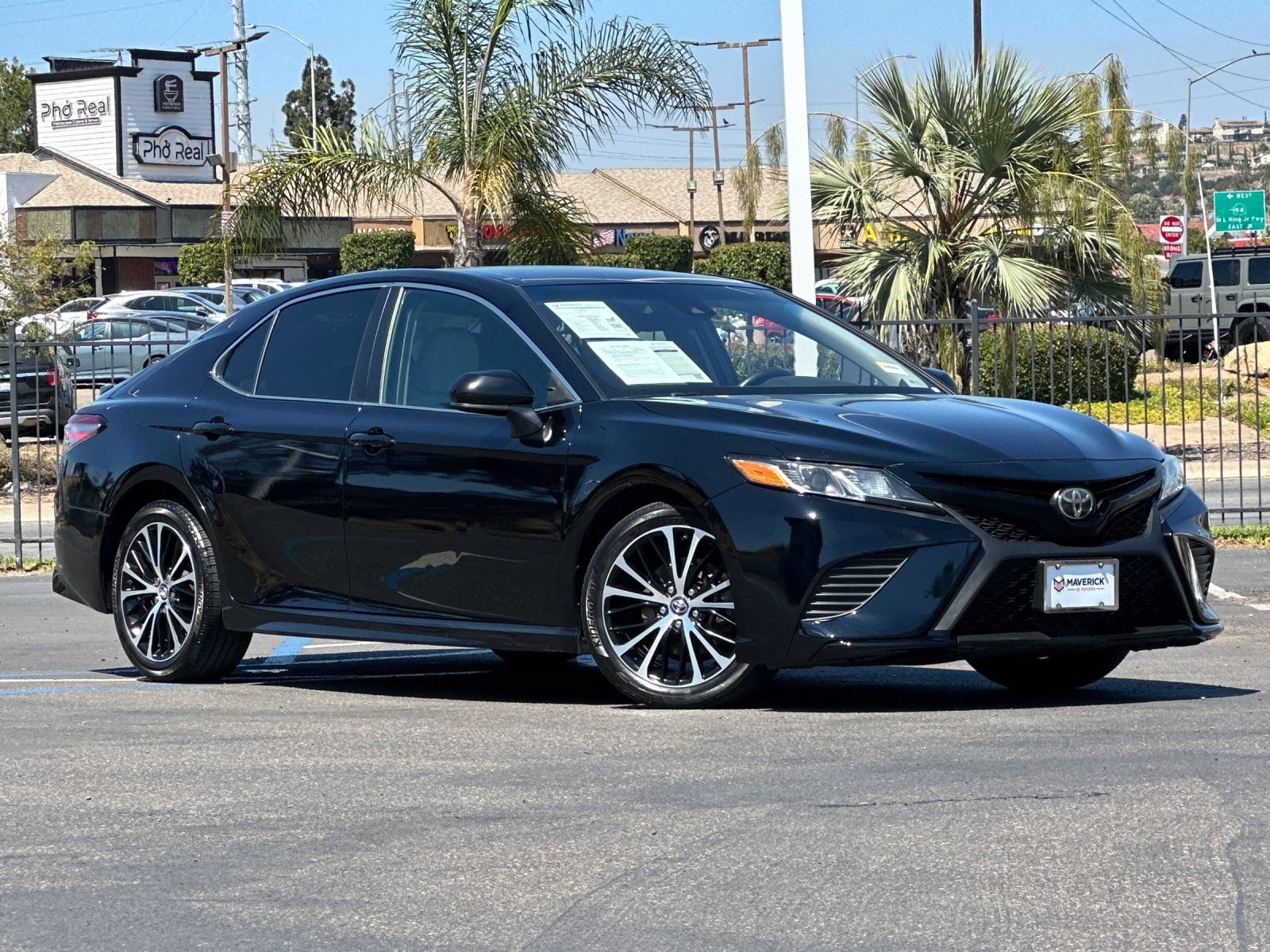 Used 2019 Toyota Camry SE FWD image 8