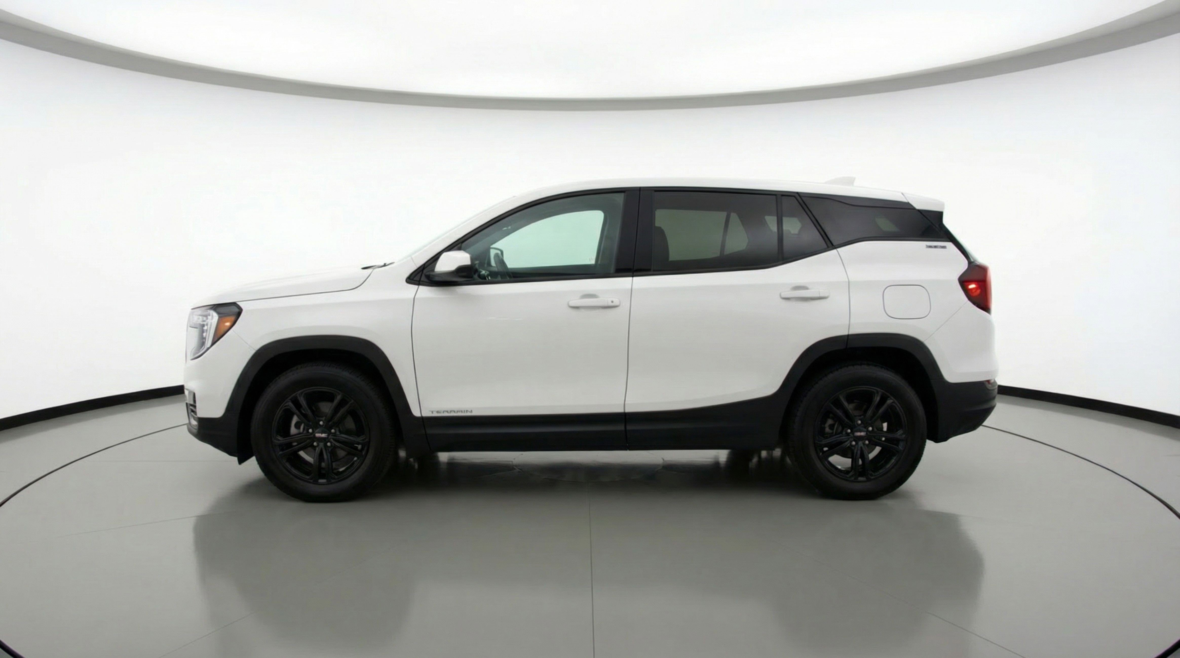 Used 2024 GMC Terrain SLE image 5