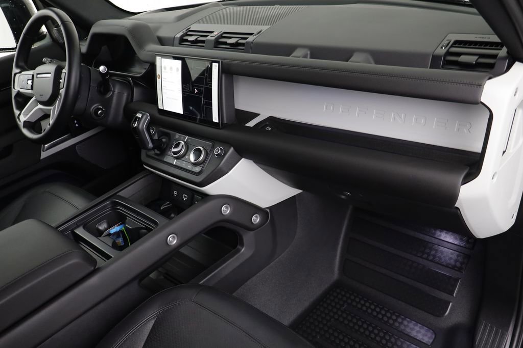 Used 2024 Land Rover Defender 110 SE image 21