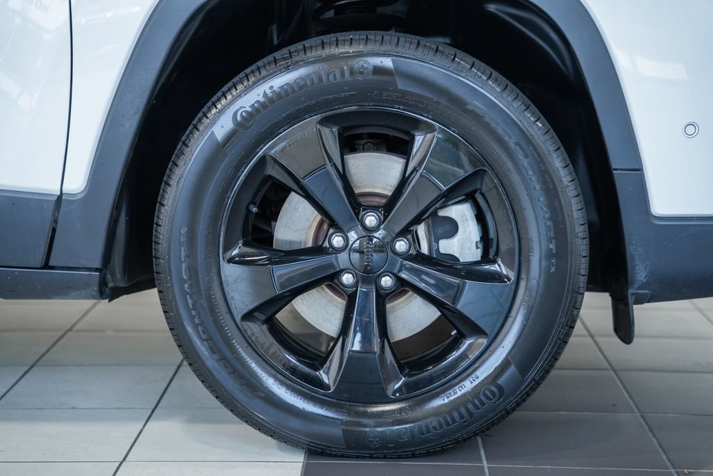 Certified 2023 Jeep Cherokee Altitude Lux AWD/4WD image 17