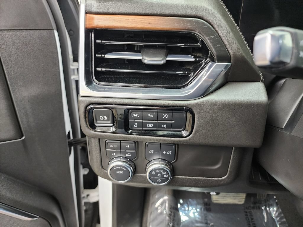 Used 2025 GMC Yukon Denali AWD/4WD image 23