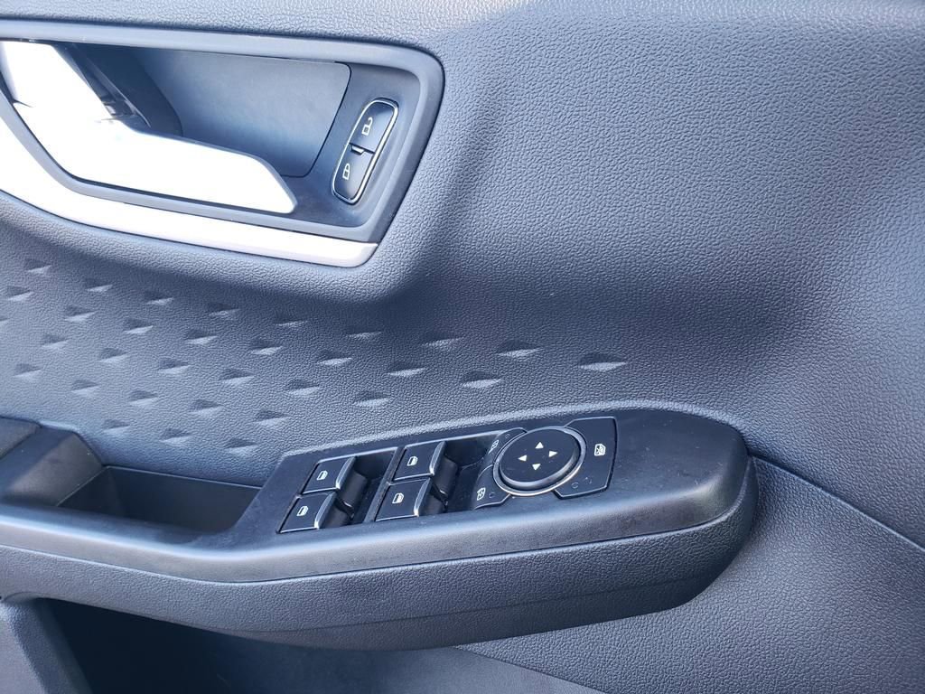 Used 2020 Ford Escape SE image 30