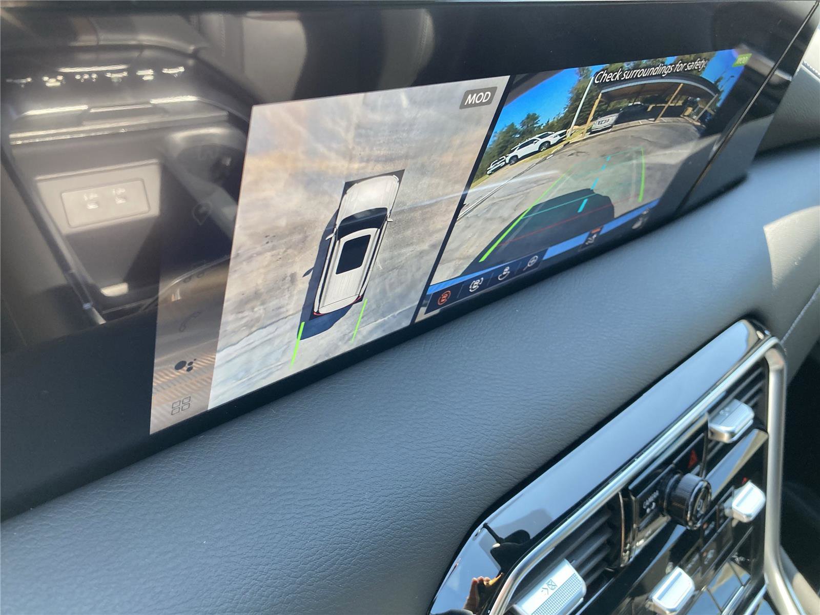 New 2026 Nissan Armada SL w/ Captain's Chari Seat Package image 15