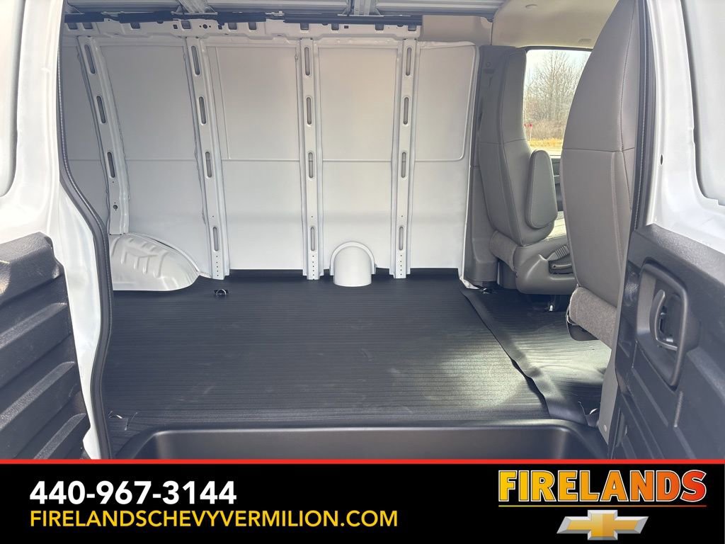 New 2026 Chevrolet Express 3500 RWD image 40