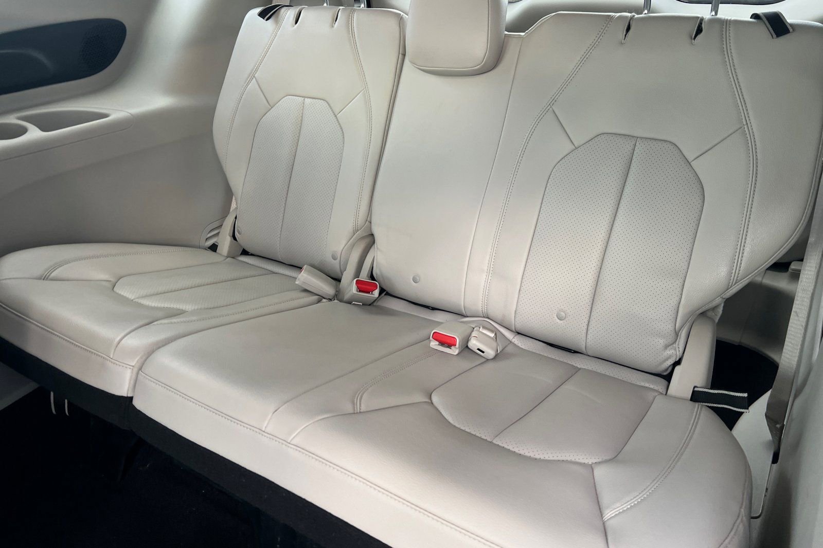 Used 2020 Chrysler Pacifica Touring-L Plus w/ Tire & Wheel Group FWD image 17