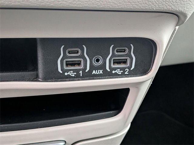 Used 2024 Chrysler Pacifica Touring-L image 22