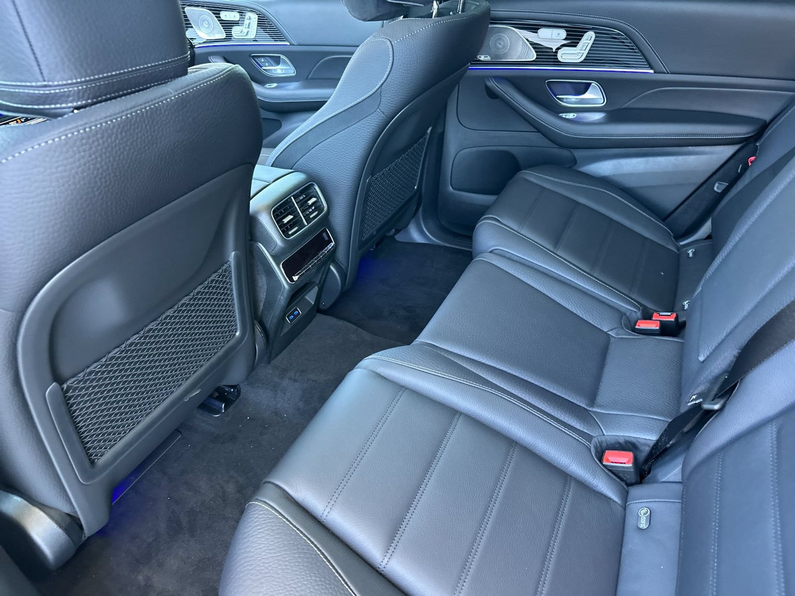 Used 2025 Mercedes-Benz GLS 580 4MATIC image 11