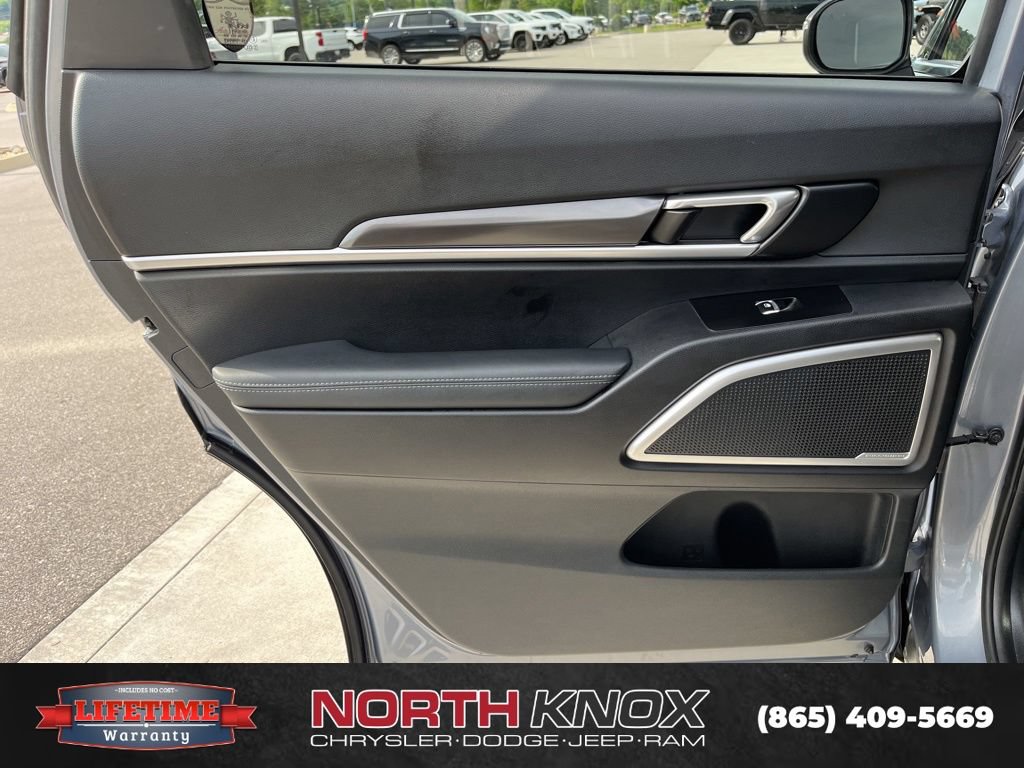 Used 2023 Kia Telluride S w/ S Sunroof Package AWD/4WD image 17