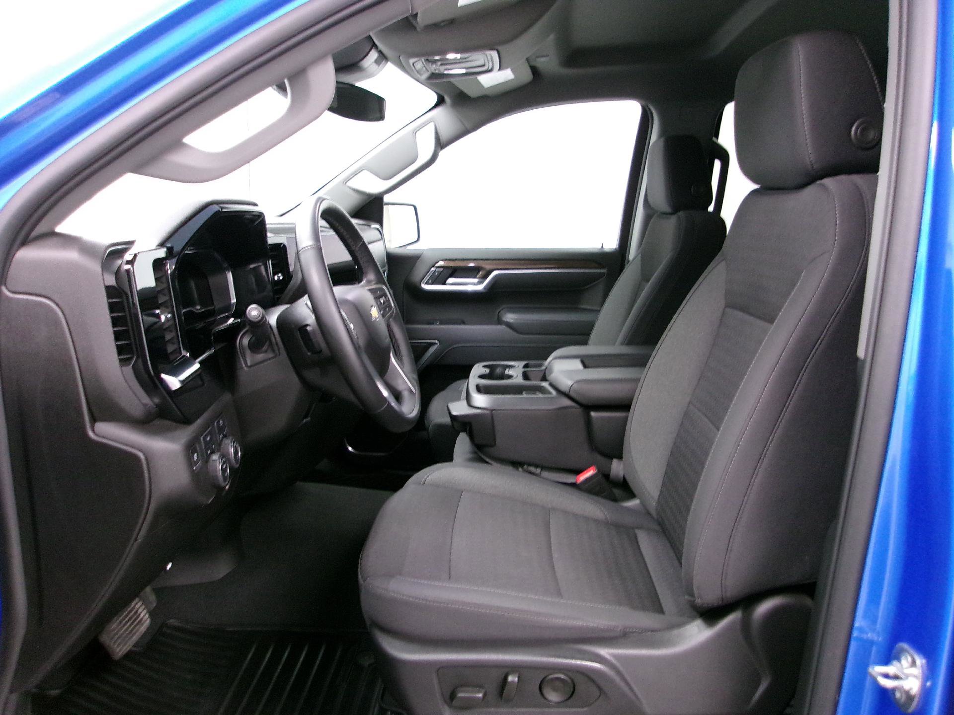 Used 2025 Chevrolet Silverado 1500 LT AWD/4WD image 9