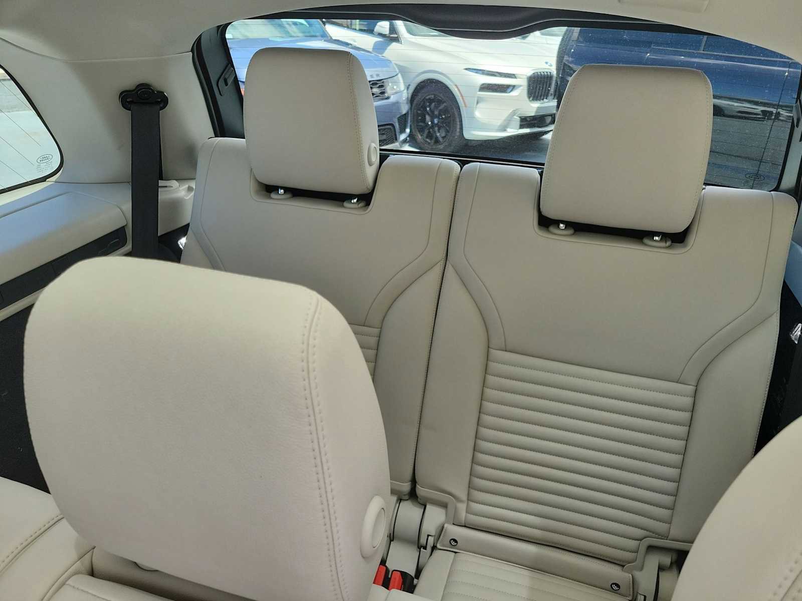 Used 2025 Land Rover Discovery S AWD/4WD image 19